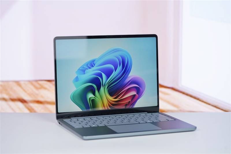 13英寸ARM版评测：性能流畅续航与静音表现惊艳pg电子免费模拟器微软Surface Laptop(图1)
